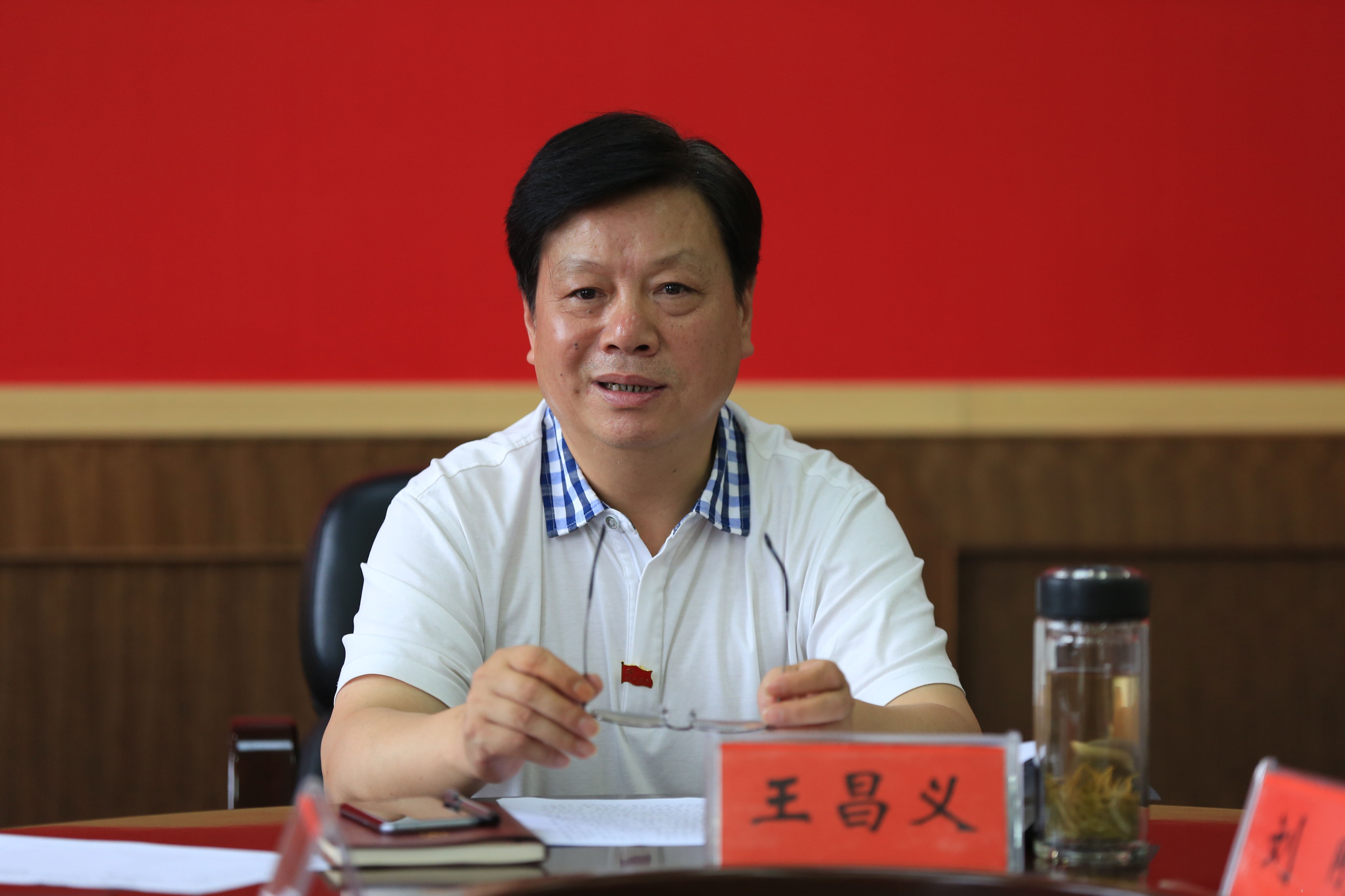 早年曾长期在中南大学任职,历任中南大学校长办公室主任;中南大学党委