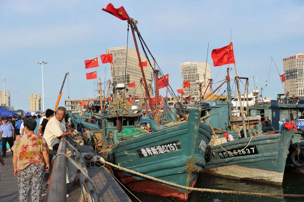 黄渤海开海,小渔船带回海鲜不多,市民抢购一空