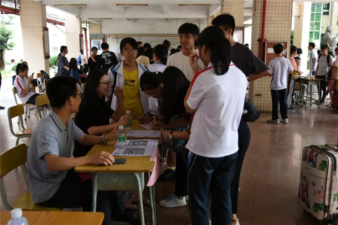 高中新体验怀集一中2019级新生到校报到