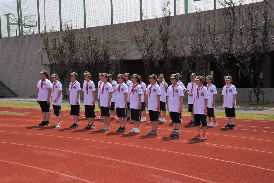 骄阳铸军魂热血少年情东湖中学2019级新生阳光学子成长营系列活动第二