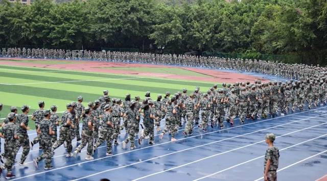 无军训,不青春丨奉节中学高2019级新生军训汇报表演震撼来袭!