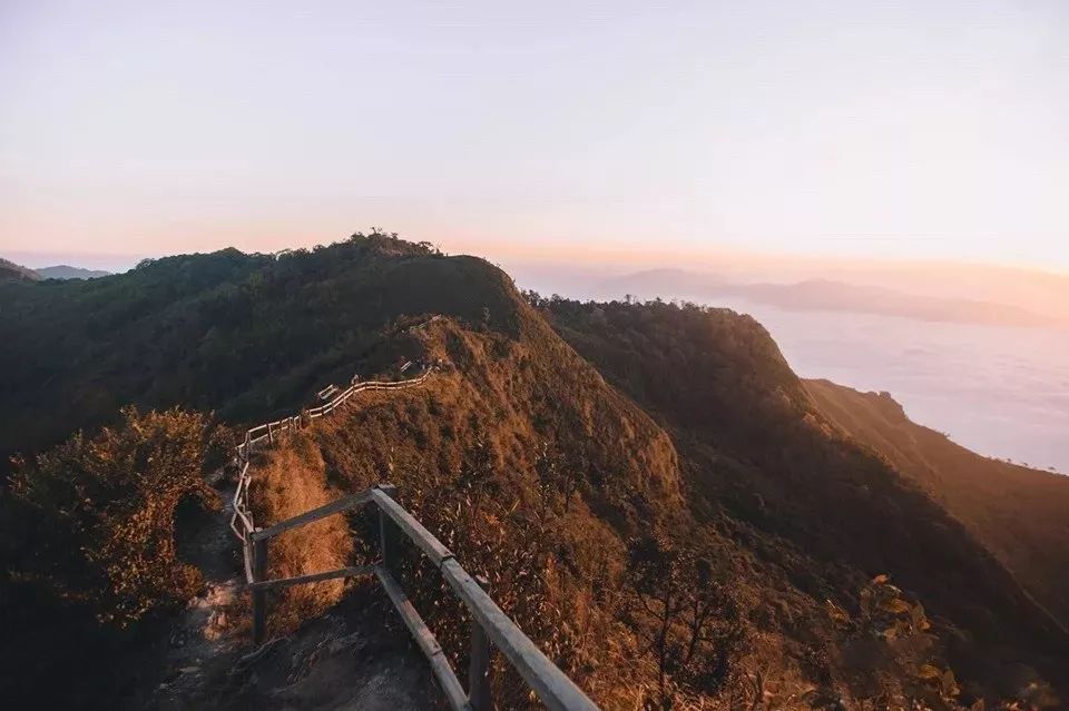 山是什么意思中文 b57d89f560134fed91b64cc7bbf0e310.jpeg