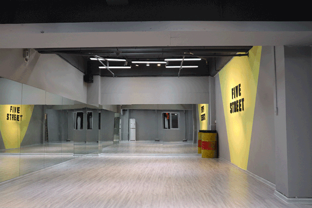 贵港这家舞蹈培训中心新店试业疯了吗?价格那么便宜那么疯狂嘛?