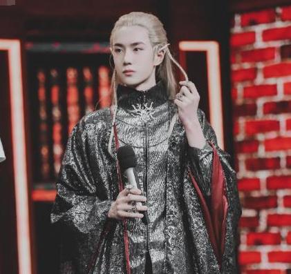 本以为马天宇的精灵王子够撩了直到看到王一博神仙颜值真绝了
