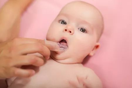                     补钙、磨牙棒都能帮宝宝长牙？这些长牙期的错误说教，还好我一个都没信