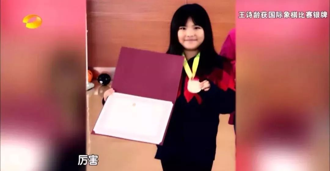 李湘女儿新学期课程表曝光：“我985毕业，比不过一个小学生”
