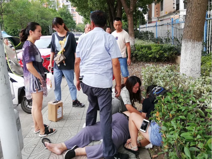 老人口舌发紫_老人微信头像(2)