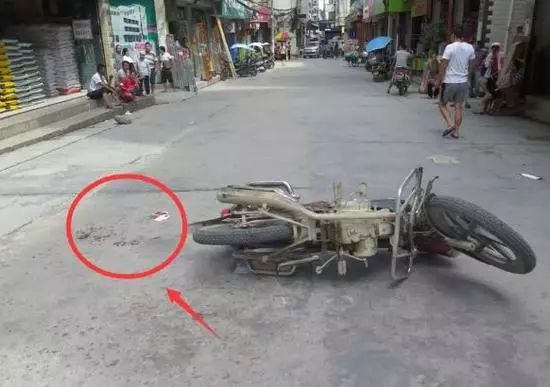 梦境解析，周公解梦中的小儿子被摩托车撞，地下有血