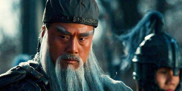 为何大家拜的关羽雕像都是闭着眼睛?老木匠:不能睁开眼啊