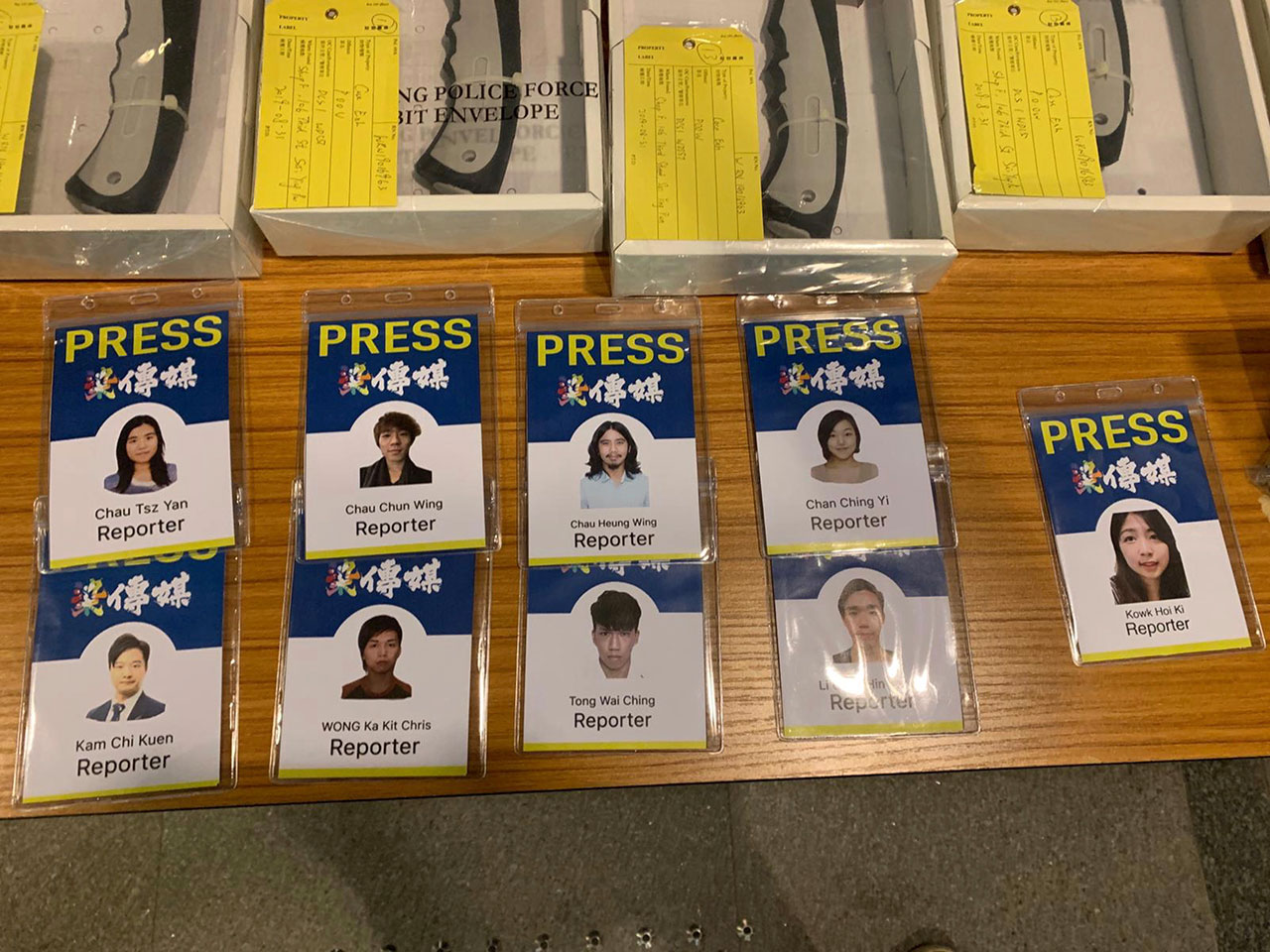 香港警方在铜锣湾及西环拘捕11人缴获大量假记者证