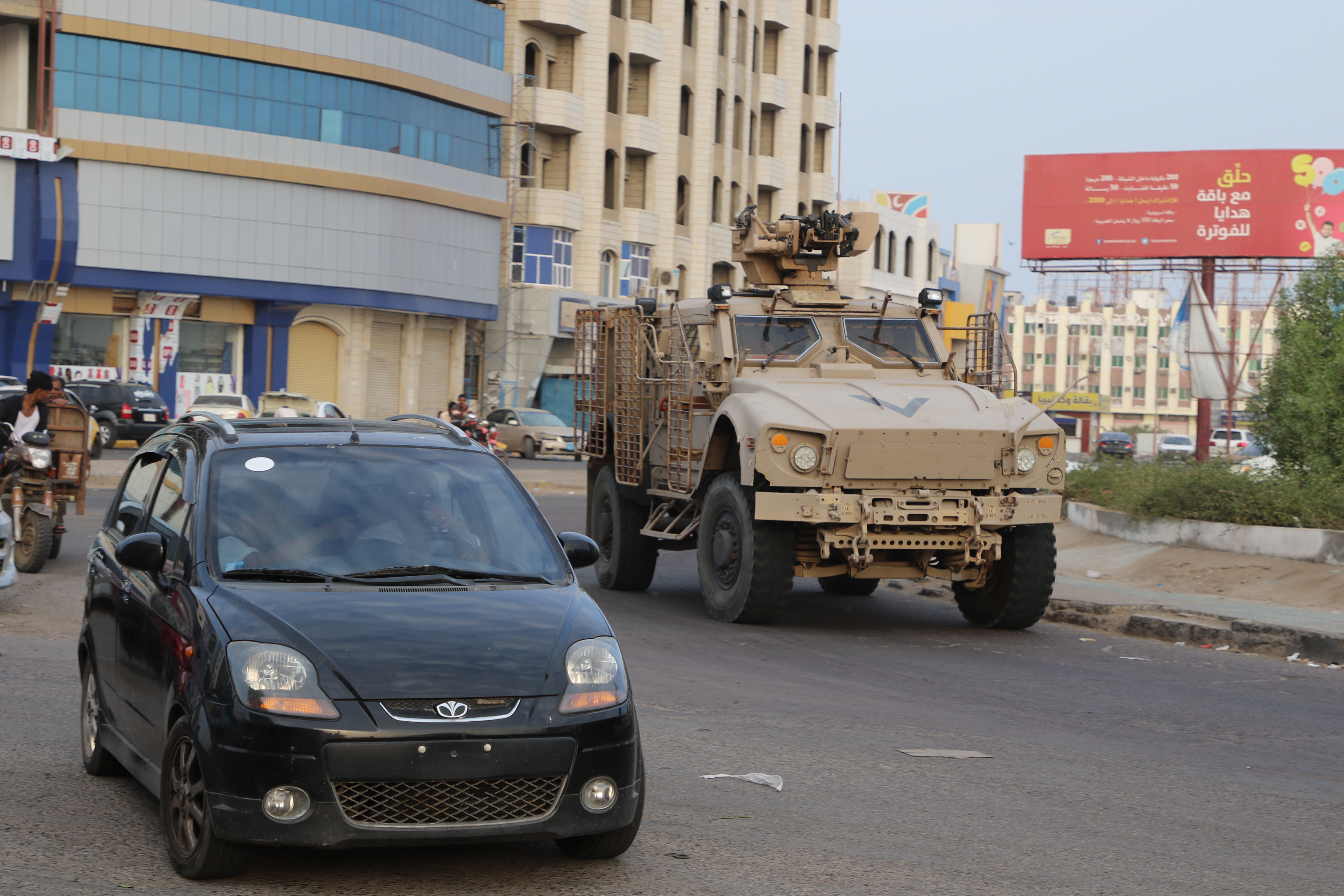 也门亚丁恐袭后加强警戒