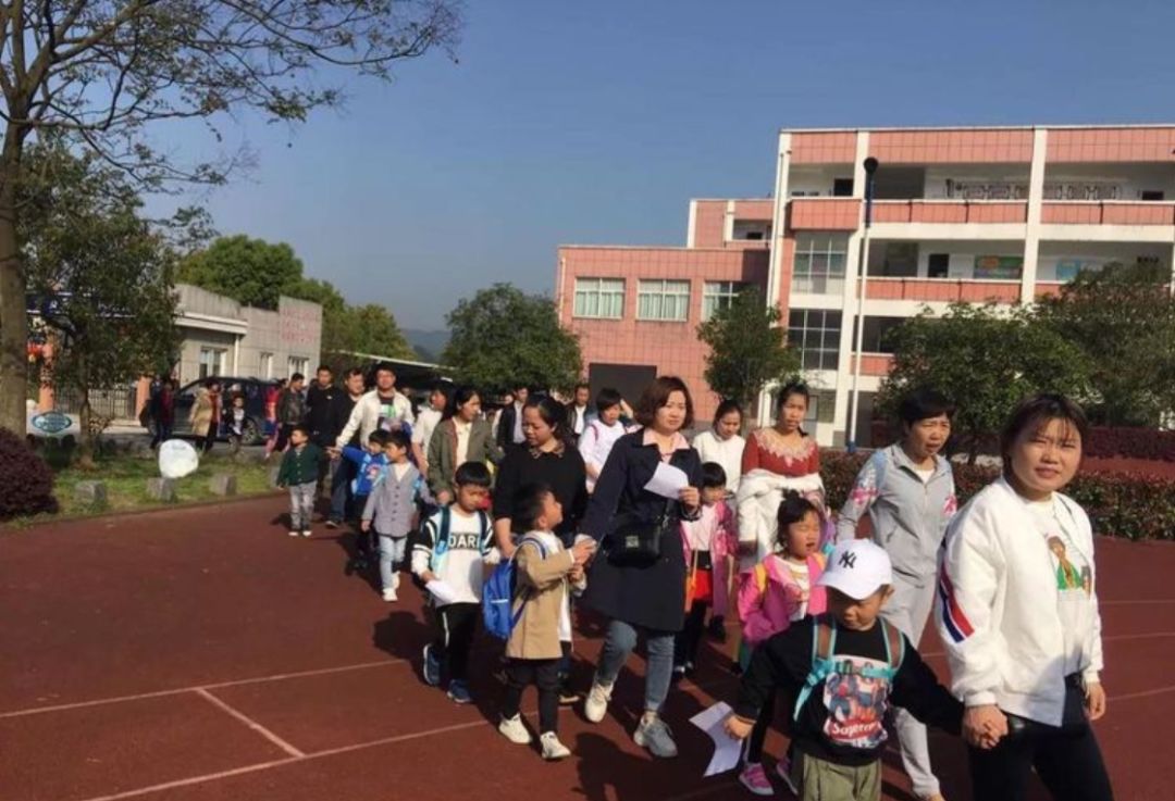 小小石头入学记乾潭第二小学一年级新生入学