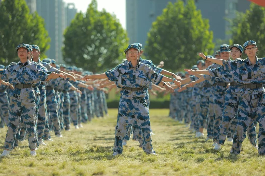 爱和城高级中学丨2019级高一新生军训汇报表