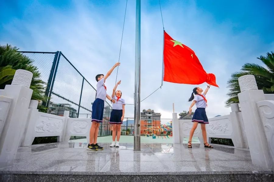 五星红旗,我为你自豪!开学第一天,丽水!燃爆!