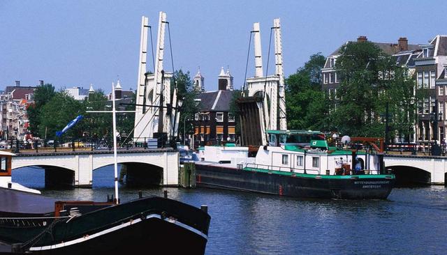 HL荷兰护照快速办理、快速入籍、详解荷兰王