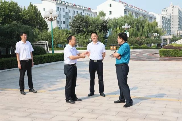 昌乐一中曹建国副县长一行莅临学校调研指导新学期开学工作