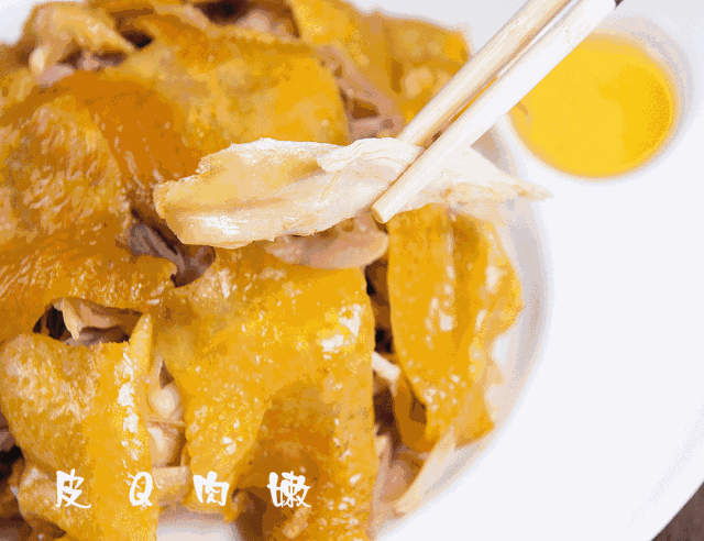 肥而不腻,梅菜浓郁芳香 ▽ △摄图网@篱小落 客家酿豆腐 ▽ △摄图网