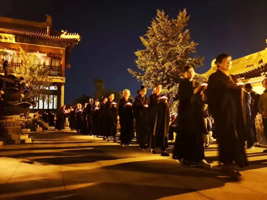 祈愿世事无灾厄 美景良辰 唯求众生成圆满 藉此之际 方山定林寺 于