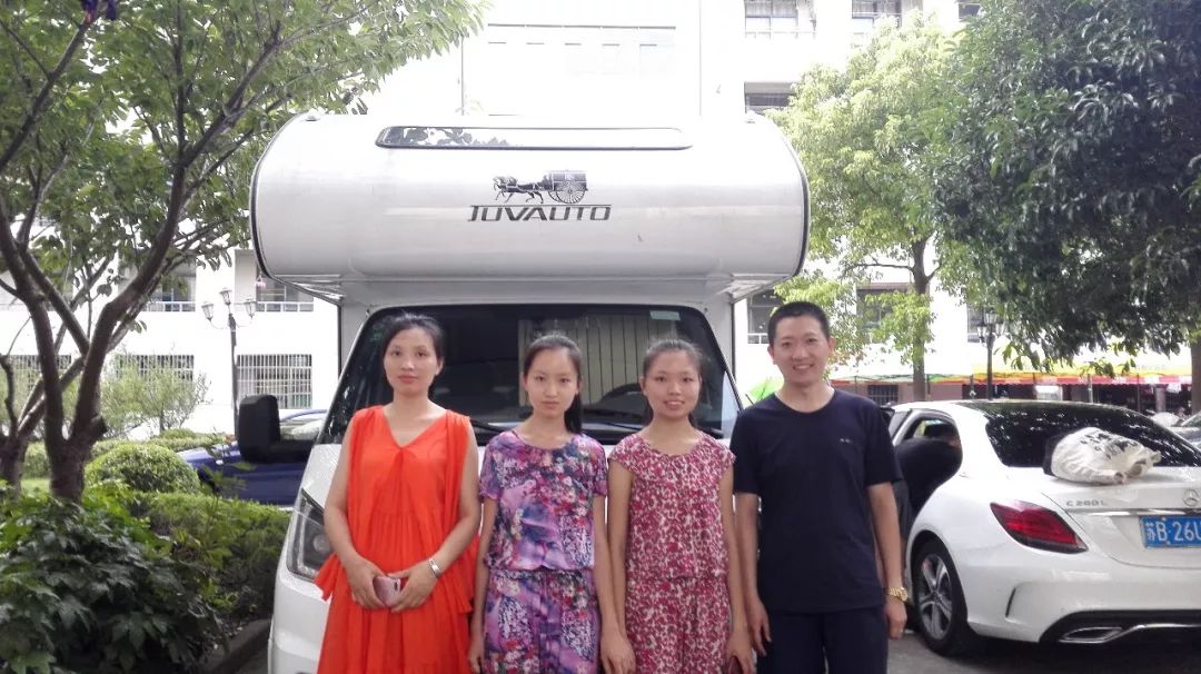 最硬核报到！从辽宁一路到南京，这位老爸开着房车送双胞胎女儿上大学