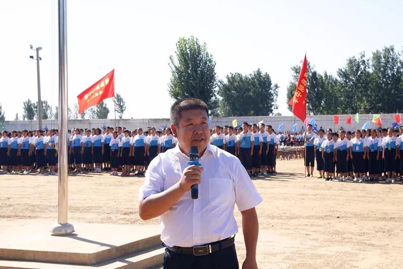 原创唐县启明中学三个校区2019级新生军训闭营仪式成功举办