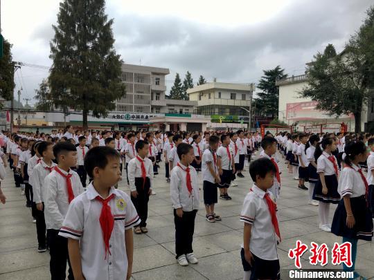 中国第一所希望小学：让山区孩子从“没学上”到“上好学”