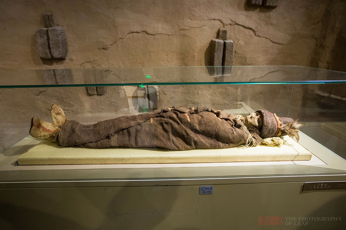 吐鲁番博物馆藏的古代纹身干尸的部分部位，出土于洋海墓地|吐鲁番博物馆|纹身|干尸_新浪新闻