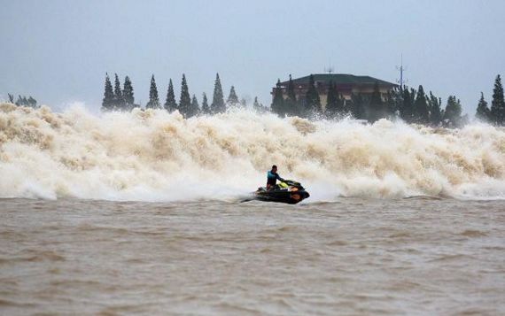 今年八月十八钱江潮比去年大!最佳观潮时间表