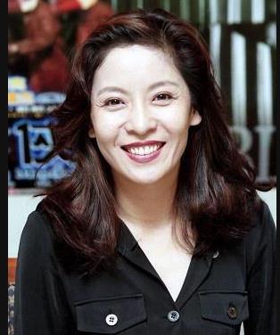 向太陈岚年轻时,太漂亮,容貌惊艳,难怪向华强对