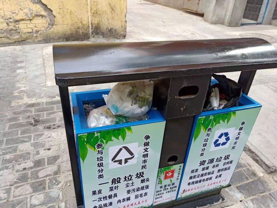 果皮箱"换新颜"垃圾分类更明确