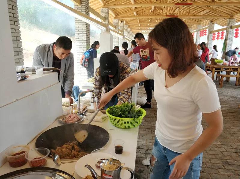 来花海乐园体验味蕾上的乡愁田园土灶饭