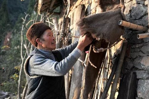 万其珍:百年义渡 承诺重如山