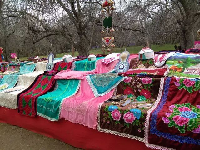给我几秒钟让你迷恋上新疆. 这些特色手工艺品