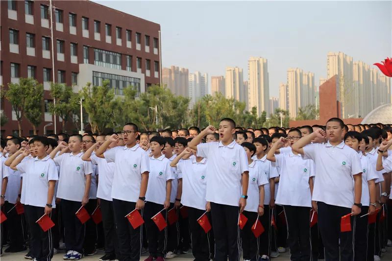 历城二中9月2日,济南外国语学校初中部,高中部合校后首次开学典礼在