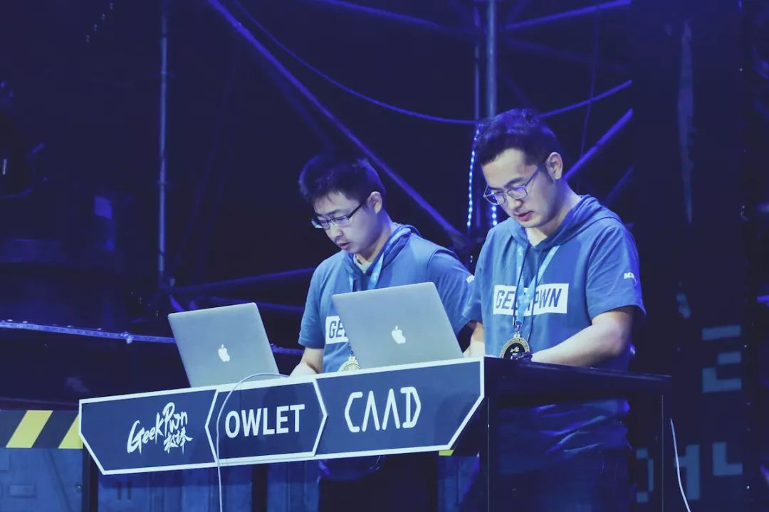 e△上图是张志博和张汝宸组成的 owlet 团队,他们获得了"2018 caad