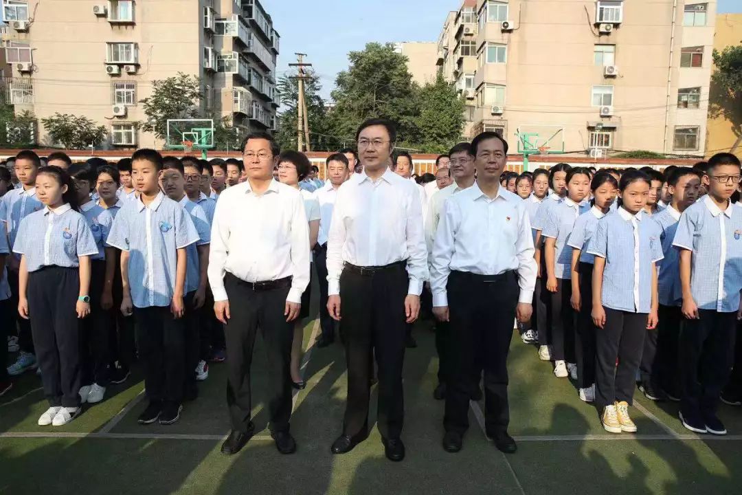 感党恩、听党话、跟党走!开学首日,济南百万学子向祖国宣誓!