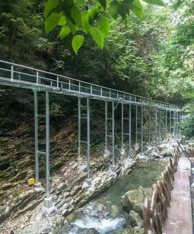 五道峡高空玻璃滑漂 位于一道峡区域,离景区入口0.