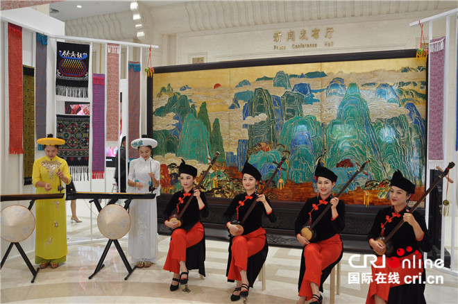 广西多位非物质文化遗产传承人在北京展示丰富多彩的民族文化