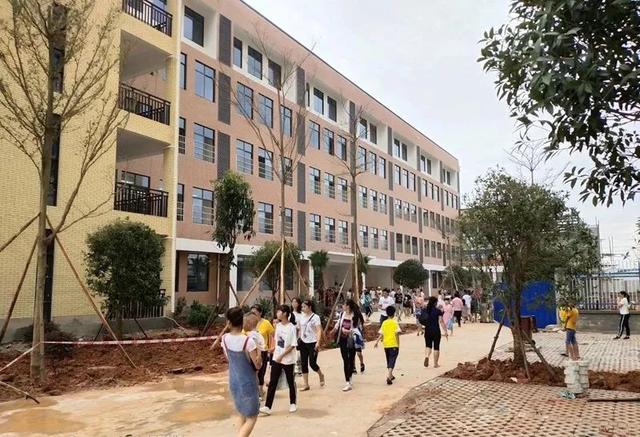 开学啦!今天贵港又有3所小学投入使用,在你家附近吗?