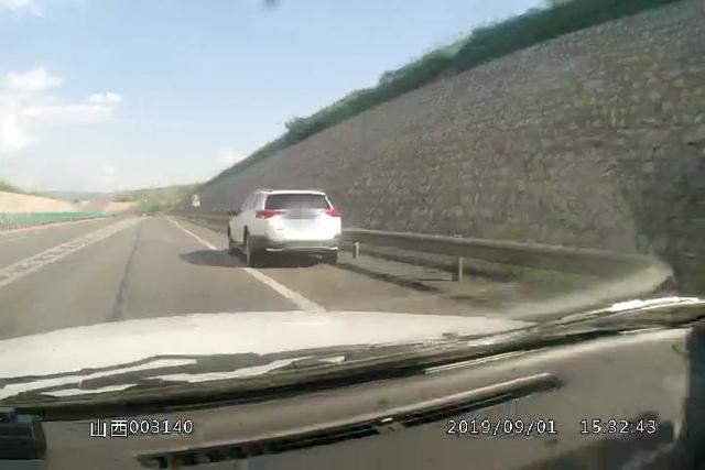 收费站可以停车等人不 9119460fc8304530b38d6d8bc6ce9afb.jpeg