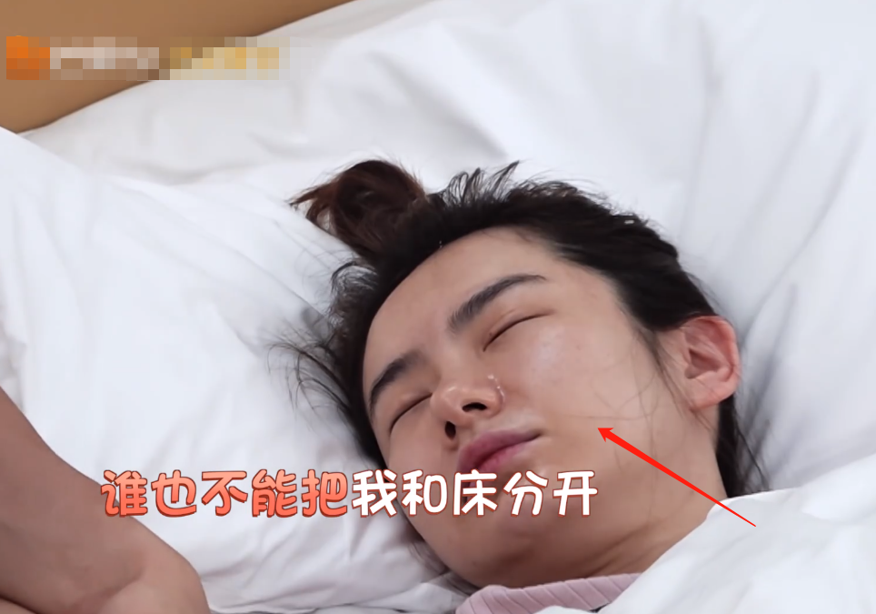 有种"底气"叫戚薇刚起床,全脸都泛着油光,却依旧美出新高度