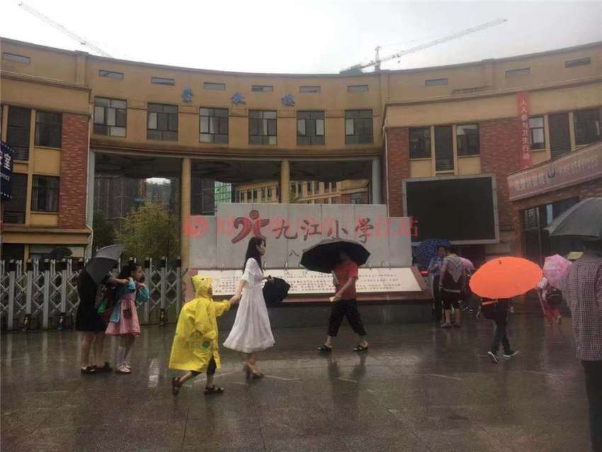 实探九江各小学开学第一天致敬操碎了心的家长们