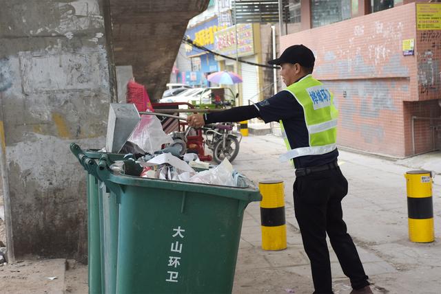 环卫排名_环卫工人图片(2)