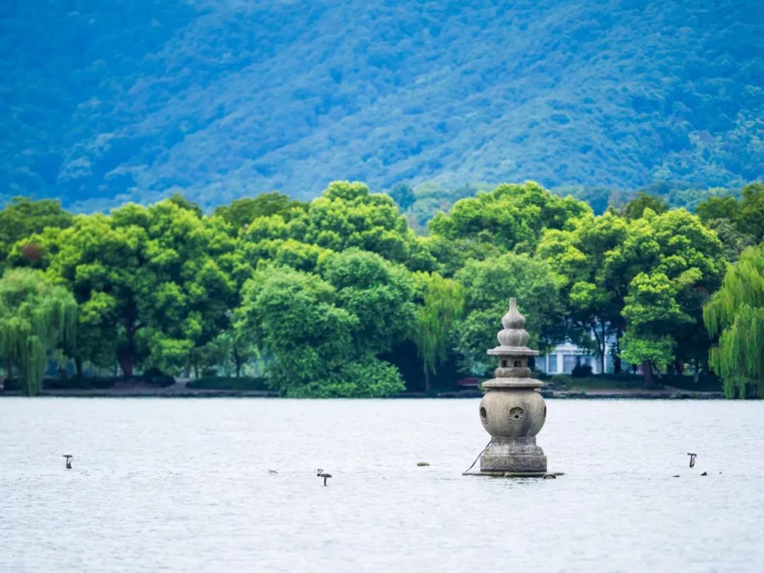 集贤亭，被誉为杭州西湖“最美的亭子”，曾经被大风吹落湖中|集贤亭|亭子|小堤_新浪新闻