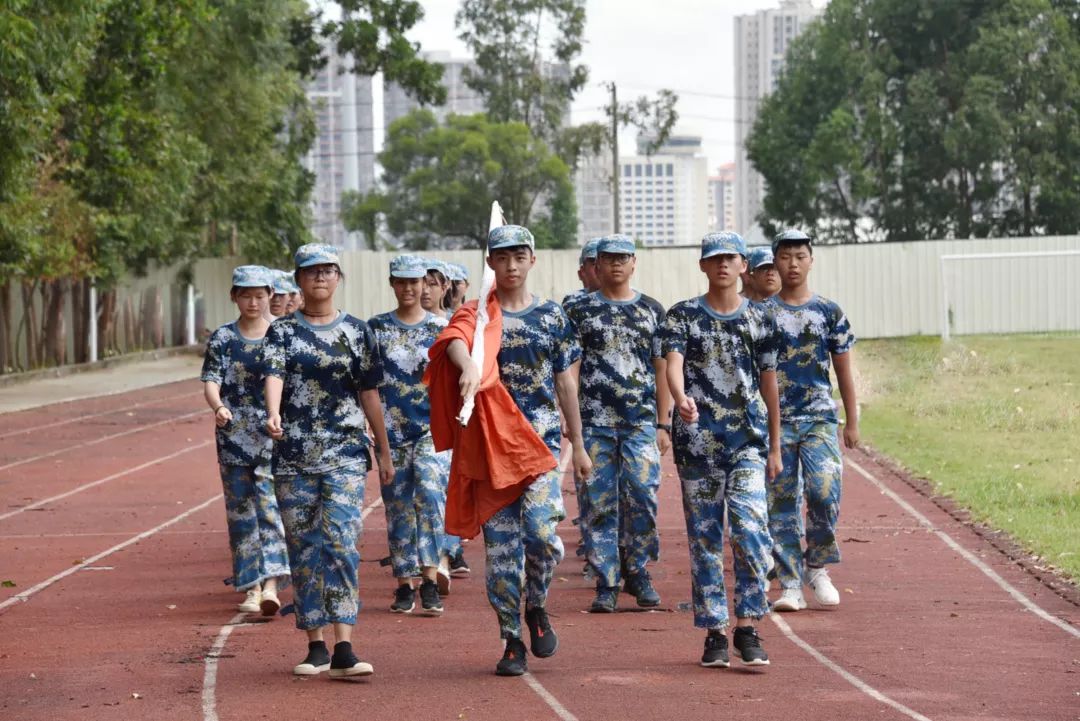 军训结营整理行囊青春启航