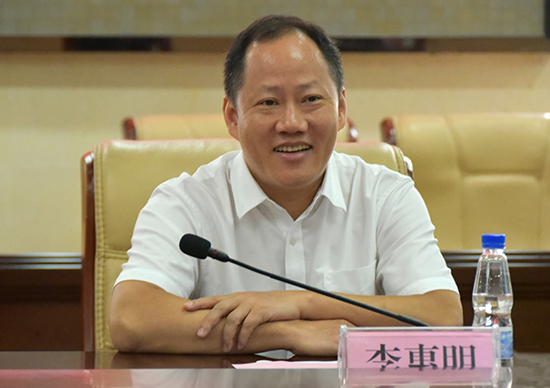 李惠明对赤壁市委,市政府表示感谢李惠明向赤壁市委,市政府长期以来
