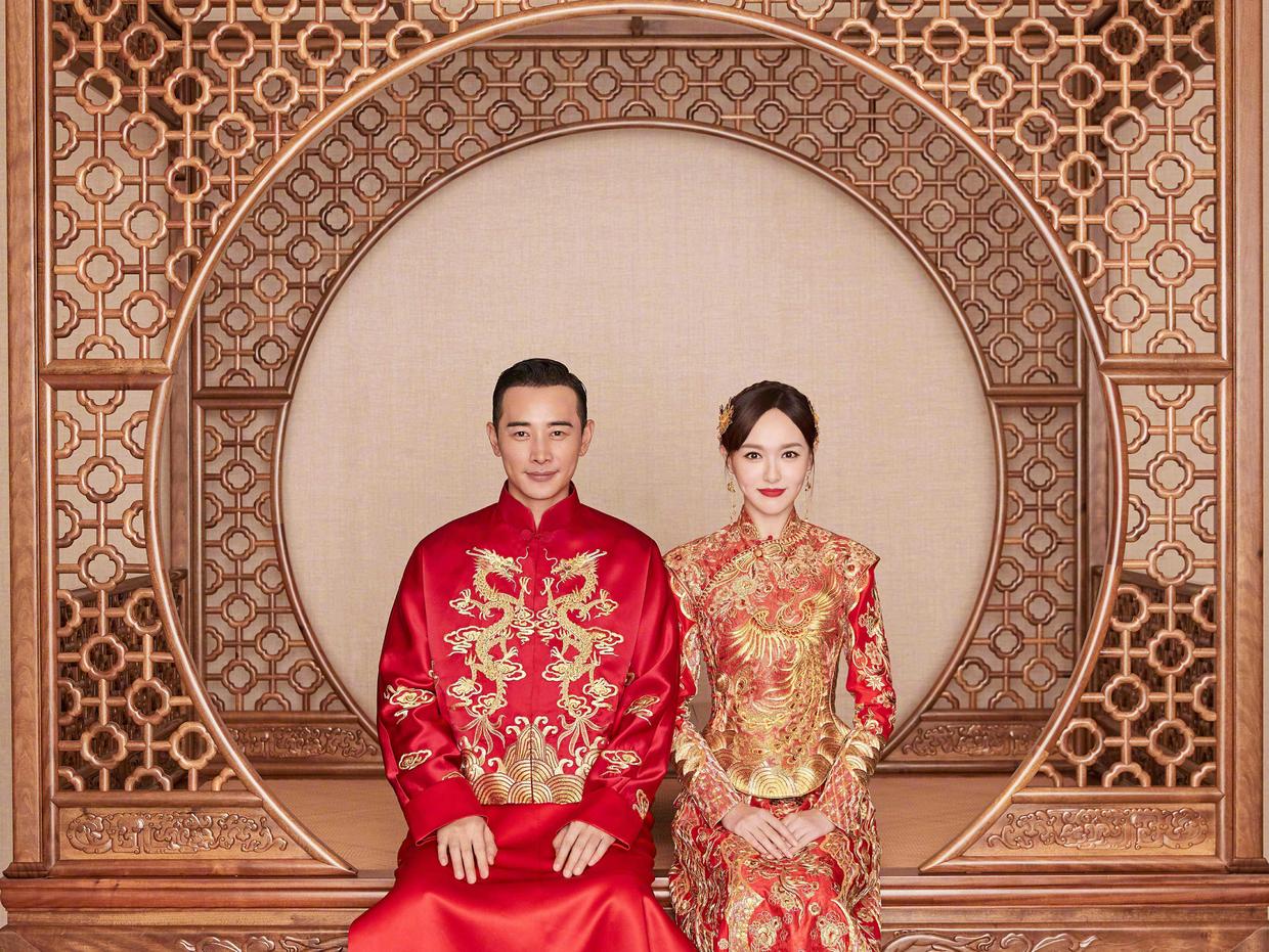 中式的婚纱照便有了一席之地,尤其是明星领跑中国风婚纱照后,中式风格