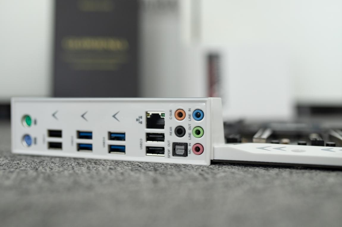 上市三天售罄的华南金牌主板怎么样?X99-TF首