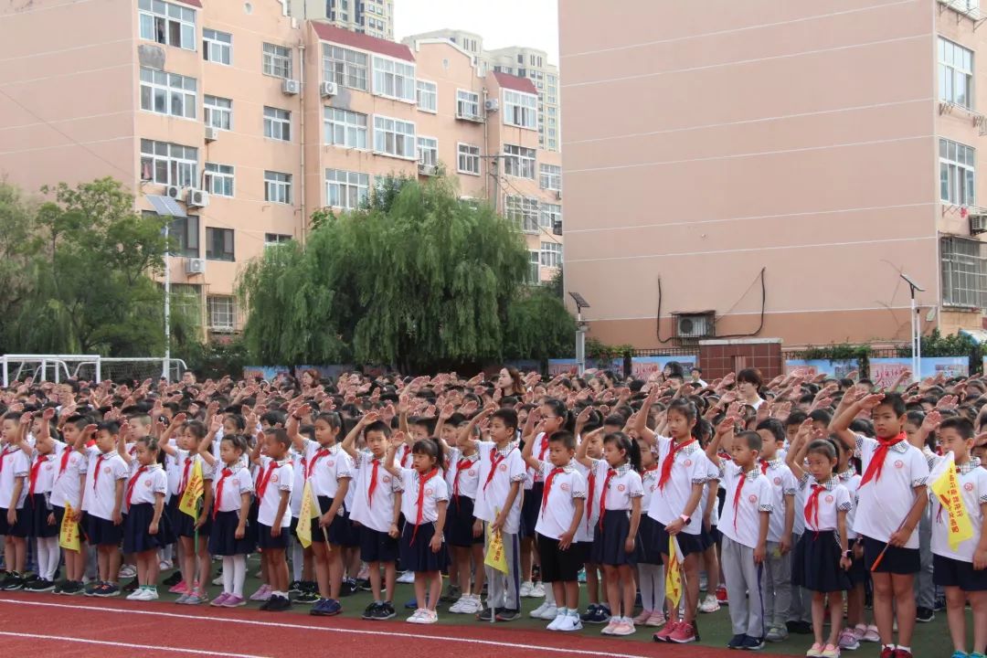 第405期同唱一首歌共读一本书祖国在我心中青岛虎山路小学2019年秋季