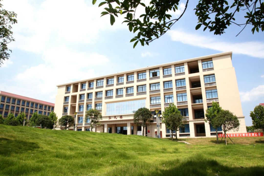 专刊百年学府泸州职业技术学院开学了