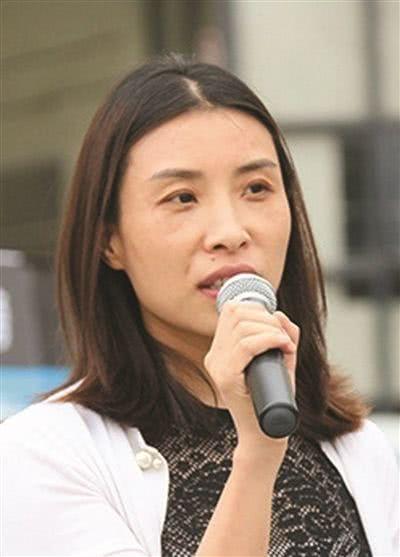 前夫跟现任丈夫都是快递巨头，她还赚了马云1百